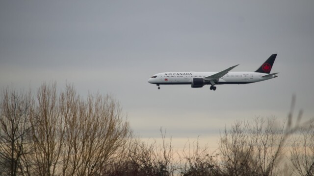 Air Canada jet landing
