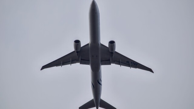 A jet directly above Richmond Nature House