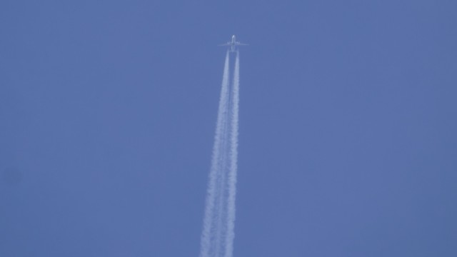 Vapour trail across a clear sky Vapour trail across a clear sky